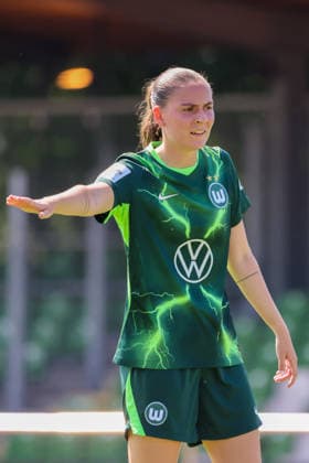 Bremen, Deutschland: 09.08.2026 - Testspiel - SV Werder Bremen Frauen vs. VfL Wolfsburg Frauen Im Bild: Smilla Vallotto (Wolfsburg) *** Bremen, Germany, August 9, 2026: Friendly match between SV Werder Bremen Women and VfL Wolfsburg Women. Pictured: Smilla Vallotto of Wolfsburg Copyright: HMBxMedia MadeleinexFantini