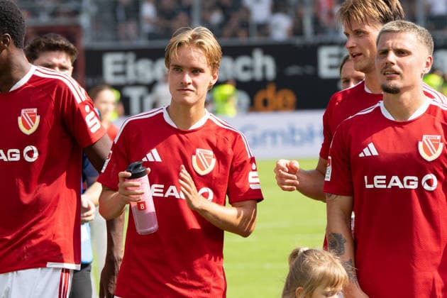 Lukas Michelbrink (Energie Cottbus, 8) und Erik Engelhardt (Energie Cottbus, 18) 09.08.2026, Energie Cottbus vs Hannover 96, Fussball, 2. Bundesliga, Energie Stadion, Cottbus DFL regulations prohibit any use of photographs as image sequences and or quasi-video. *** Lukas Michelbrink, Energie Cottbus, 8, and Erik Engelhardt, Energie Cottbus, 18, September 8, 2026, Energie Cottbus vs. Hannover 96, soccer, 2. Bundesliga, Energie Stadium, Cottbus. DFL regulations prohibit any use of photographs as image sequences and or quasi-video. Copyright: HMBxMedia xFinnxWeidmann