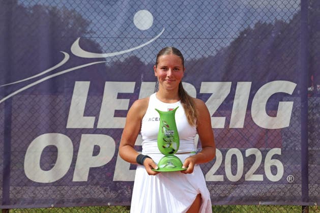Leipzig Open 2026, ITF-Finale: Ida Wobker vs. Irene Burillo, 09.08.2026 Die zweitplatzierte Finalistin Ida Wobker (Deutschland GER) mit Pokal. Leipzig Open 2026, ITF World Tennis Tour, 09.08.2026 auf der Anlage des Leipziger Tennisclubs 1990 in der Sportforum-Nordanlage. *** Leipzig Open 2026, ITF Final: Ida Wobker vs. Irene Burillo, August 9, 2026. Runner-up Ida Wobker of Germany (GER) with the Leipzig Open 2026 trophy, ITF World Tennis Tour, August 9, 2026, at the Leipzig Tennis Club 1990 on the Sportforum Nordanlage grounds Copyright: xBEAUTIFULxSPORTS JanxKaeferx