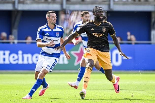 ZWOLLE - (lr) Nick Viergever of PEC Zwolle, Tolu Arokodare of Ajax during the Dutch Eredivisie match between PEC Zwolle and AFC Ajax at the MAC3Park stadium on August 9, 2026 in Zwolle, the Netherlands. OLAF KRAAK ANP Eredivisie 2026 27 xVIxANPxSportx xxANPxIVx 565158460 originalFilename: 565158460.jpg