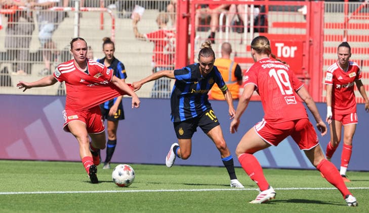 Lisanne Gräwe, Lina Magull, Samantha Steuerwald Zweikampf Spielszene Aktion Fußball Fussball Testspiel Frauen Damen Bundesliga Saison 2026 2027 09.08.2026 1.FC Union Berlin FCU vs Inter Mailand DFL regulations prohibit any use of photographs as image sequences and or quasi-video *** Lisanne Gräwe, Lina Magull, Samantha Steuerwald, one-on-one, game action, soccer, women s Bundesliga, 2026–2027 season, September 8, 2026, 1. FC Union Berlin (FCU) vs. Inter Milan. DFL regulations prohibit any use of photographs as image sequences and or quasi-video.
