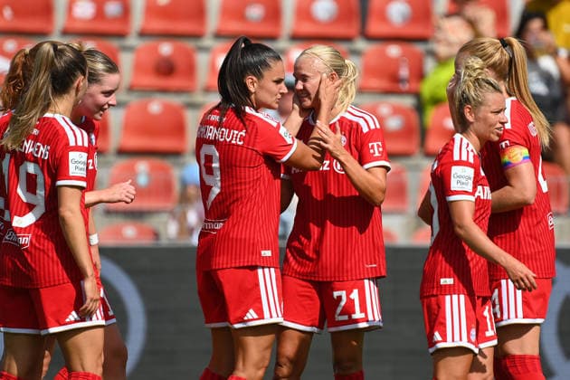 Torjubel vPernile HARDER (FCB) nach Tor zum 1-0 mit Jovana DAMNJANOVIC (FCB), Jubel,Freude,Begeisterung, Fussball Testspiel Bayern Muenchen Frauen - Paris FC am 09.08.2026 im Sportpark Unterhaching Saison 2026 2027, *** Pernile HARDER (FCB) celebrates after scoring the 1-0 goal with Jovana DAMNJANOVIC (FCB), Celebration, joy, excitement, soccer friendly match between Bayern Munich Women and Paris FC on August 9, 2026, at Sportpark Unterhaching, 2026–2027 season,
