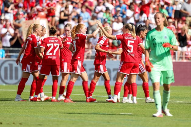 Jubel zum Tor zum 1:0 durch Pernille Harder (FC Bayern Muenchen, 21), GER, FC Bayern Muenchen vs. Paris FC, Fussball, Testspiel, Saison 2026 2027, 09.08.2026, GER, FC Bayern Muenchen vs. Paris FC, Fussball, Testspiel, Saison 2026 2027, 09.08.2026 Unterhaching *** Celebration of the 1-0 goal by Pernille Harder, FC Bayern Munich, 21, GER, FC Bayern Munich vs. Paris FC, Soccer, Friendly Match, 2026–2027 Season, August 9, 2026, GER, FC Bayern Munich vs. Paris FC, Soccer, Friendly, 2026–2027 Season, August 9, 2026, Unterhaching Copyright: xEibner-Pressefoto JennixMaulx EP_JML