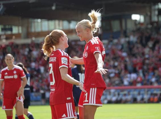 Bayern - Jubel im Sportpark nach Tor zum 1:0 von Bayerns 21 Pernille HARDER mit Bayerns 3 Stine PEDERSEN. Frauenfussball, Bayern - Paris. Frauenfußball, FC Bayern München Frauen - Paris FC, Testspiel, Vorbereitungsspiel zur Saison 2026-2027, am 9.08.2026 in Unterhaching, S P O R T P A R K U N T E R H A C H I N G, Deutschland. Quelle Copyright Credit : Oryk HAIST *** Bayern Celebrations at the Sportpark after Bayern s 1-0 goal by Bayern s No. 21, Pernille HARDER, and Bayern s No. 3, Stine PEDERSEN Women s Soccer, Bayern vs. Paris Women s Soccer, FC Bayern Munich Women vs. Paris FC, Friendly Match, Preseason Match for the 2026–2027 Season, on August 9, 2026, in Unterhaching, S P O R T P A R K U N T E R H A C H I N G, Germany Source Copyright Credit Oryk HAIST xFUSSBALL-FCBFx