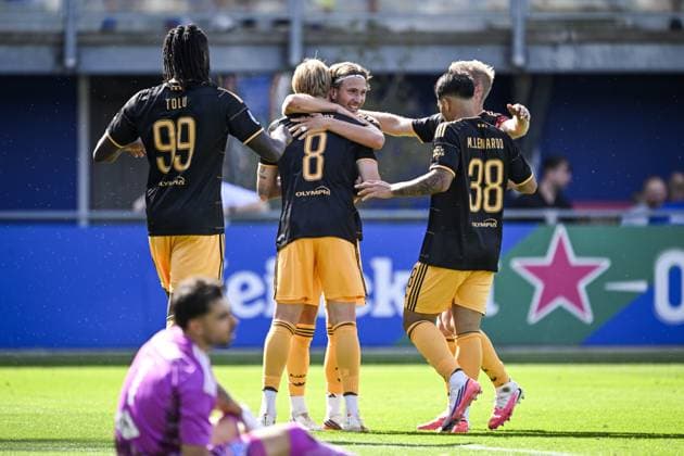 ZWOLLE - (lr) Tolu Arokodare of Ajax, Julian Brandt of Ajax, Mika Godts of Ajax, Marcos Leonardo of Ajax celebrate the 0-2 during the Dutch Eredivisie match between PEC Zwolle and AFC Ajax at the MAC3Park stadium on August 9, 2026 in Zwolle, the Netherlands. OLAF KRAAK ANP Eredivisie 2026 27 xVIxANPxSportx xxANPxIVx 565159394 originalFilename: 565159394.jpg