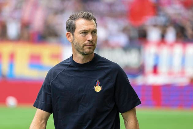 Stephan Lichtsteiner (FC Basel, Trainer) vor Spielbeginn , Schweiz, Fussball, Super League, 3.Spieltag, 2026 2027, FC Basel 1893 vs. FC Thun, 09.08.2026, Basel Sankt Jakob Park Schweiz *** Stephan Lichtsteiner, FC Basel, Coach before kickoff, Switzerland, Soccer, Super League, Matchday 3, 2026–2027, FC Basel 1893 vs. FC Thun, August 9, 2026, Basel, St. Jakob Park, Switzerland Copyright: xGrantxHubbsx