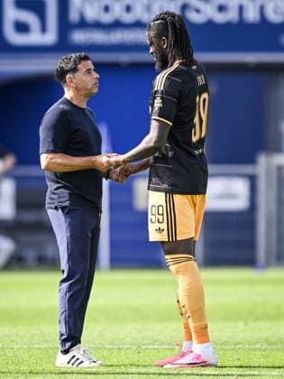 ZWOLLE - (lr) Ajax coach Michel Sanchez, Tolu Arokodare of Ajax after the Dutch Eredivisie match between PEC Zwolle and AFC Ajax at the MAC3Park stadium on August 9, 2026 in Zwolle, the Netherlands. OLAF KRAAK ANP Eredivisie 2026 27 xVIxANPxSportx xxANPxIVx 565160002 originalFilename: 565160002.jpg