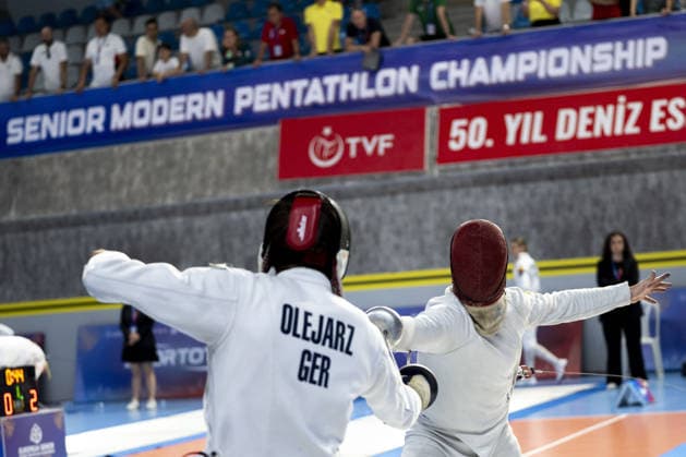 2026 European Senior Modern pentathlon, moderner Fünfkampf Championship in Istanbul ISTANBUL, TURKIYE - AUGUST 9: Dominik Olejarz (L) of Germany competes against Ross Charlton (R) of United Kingdom during the fencing stage of the 2026 European Senior Modern Pentathlon Championship at Burhan Felek Sports Complex in Istanbul, Turkiye on August 9, 2026. Arife Karakum Anadolu Istanbul Turkey. Editorial use only. Please get in touch for any other usage.  Copyright: x2026xAnadoluxArifexKarakumx