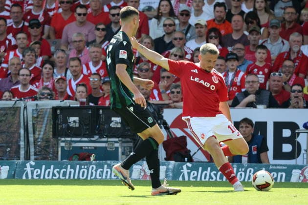 18 Erik Engelhardt (Energie Cottbus, r.) Fussball 2. Bundesliga 2026 2027 FC Energie Cottbus - Hannover 96 *** 18 Erik Engelhardt Energie Cottbus, right back, 2. Bundesliga 2026–2027, FC Energie Cottbus, Hannover 96