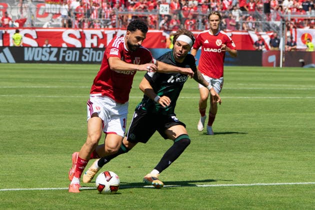 Tolcay Cigerci (Energie Cottbus, 10) und Kolja Oudenne (Hannover 96, 29) 09.08.2026, Energie Cottbus vs Hannover 96, Fussball, 2. Bundesliga, Energie Stadion, Cottbus DFL regulations prohibit any use of photographs as image sequences and or quasi-video. *** Tolcay Cigerci, Energie Cottbus, 10, and Kolja Oudenne, Hannover 96, September 8, 2026, Energie Cottbus vs. Hannover 96, Soccer, 2. Bundesliga, Energie Stadium, Cottbus DFL regulations prohibit any use of photographs as image sequences and or quasi-video Copyright: HMBxMedia xFinnxWeidmann