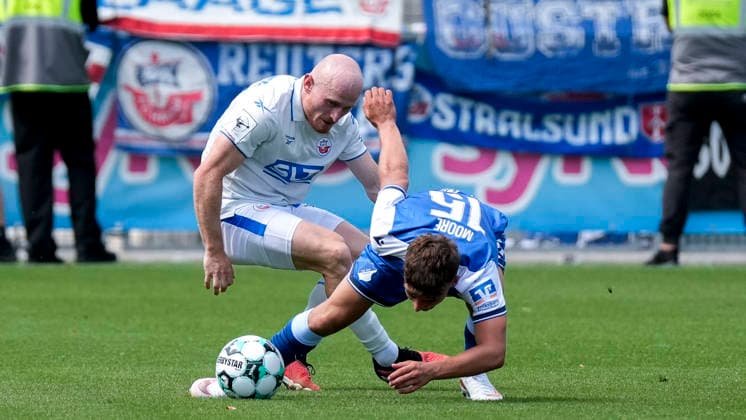 v.li.: Maximilian Krauß (Krauss, Rostock, 35), Matthew Moore (TSG II, 15), Zweikampf, Spielszene, Duell, duel, tackle, tackling, Dynamik, Action, Aktion, 09.08.2026, Sinsheim (Deutschland), Fussball, 3. Liga, TSG 1899 Hoffenheim II - Hansa Rostock, DFB DFL REGULATIONS PROHIBIT ANY USE OF PHOTOGRAPHS AS IMAGE SEQUENCES AND OR QUASI-VIDEO. *** v li Maximilian Krauß Krauss, Rostock, 35, Matthew Moore TSG II, 15, tackle, game scene, duel, tackle, tackling, dynamic, action, 09 08 2026, Sinsheim, Germany, soccer, 3rd Division, TSG 1899 Hoffenheim II vs. Hansa Rostock, DFB and DFL regulations prohibit any use of photographs as image sequences and or quasi-video xozx
