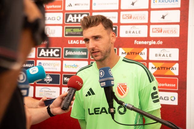 09.08.2026: Fußball: Energie Cottbus - Hannover 96, 2. Spieltag im LEAG Energie Stadion. Marcel Lotka (Energie Cottbus, 1) nach Abpfiff beim Interview WICHTIGER HINWEIS: Gemäß den Vorgaben der DFL und des DFB ist es untersagt, in dem Stadion und oder vom Spiel angefertigte Fotoaufnahmen in Form von Sequenzbildern und oder videoähnlichen Fotostrecken zu verwerten bzw. verwerten zu lassen. *** August 9, 2026: Energie Cottbus vs. Hannover 96, Matchday 2 at the LEAG Energie Stadium Marcel Lotka, Energie Cottbus, 1, in an interview after the final whistle IMPORTANT NOTICE: In accordance with the guidelines of the DFL and the DFB, it is prohibited to use or allow the use of photographs taken in the stadium and or during the match in the form of sequential images and or video-like photo series. Copyright: xJamesxZabelx