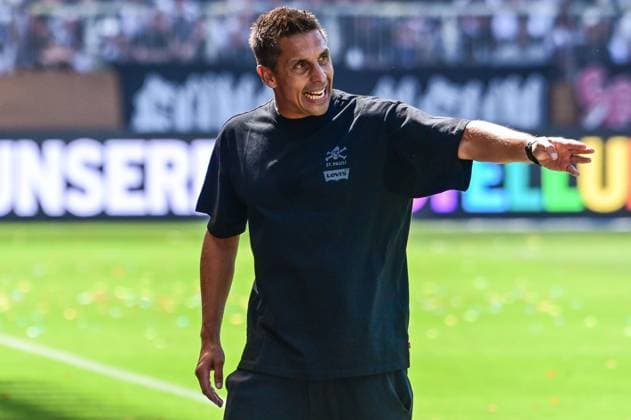 Trainer Marcel Rapp ( Pauli ) Deutschland , Hamburg , Millerntorstadion , Fussball , 2 . Bundesliga , FC St Pauli - SPVGG Greuther Fürth *** Coach Marcel Rapp, St. Pauli, Germany, Hamburg, Millerntor Stadium, soccer, 2. Bundesliga, FC St. Pauli vs. SPVGG Greuther Fürth