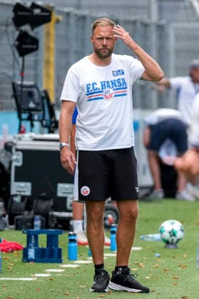 Daniel Brinkmann (Trainer, Cheftrainer, FC Hansa), Freisteller, Ganzkörper, Einzelbild, Einzelfoto, Aktion, Action, am Spielfeldrand, an der Seitenauslinie, 09.08.2026, Sinsheim (Deutschland), Fussball, 3. Liga, TSG 1899 Hoffenheim II - Hansa Rostock, DFB DFL REGULATIONS PROHIBIT ANY USE OF PHOTOGRAPHS AS IMAGE SEQUENCES AND OR QUASI-VIDEO. *** Daniel Brinkmann, Coach, Head Coach, FC Hansa, cutout, full-body, single image, single photo, action, on the sidelines, at the sideline, August 9, 2026, Sinsheim, Germany, soccer, 3rd Division, TSG 1899 Hoffenheim II vs. Hansa Rostock, DFB and DFL regulations prohibit any use of photographs as image sequences and or quasi-video xozx
