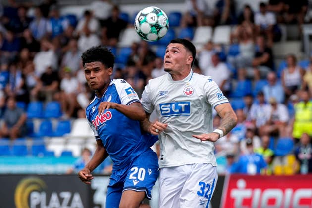 v.li.: Tiago Poller (TSG II, 20), Niklas Kölle (Rostock, 32), beim Kopfball, Kopfballduell, Spielszene, Zweikampf in der Luft, Aktion, Action, 09.08.2026, Sinsheim (Deutschland), Fussball, 3. Liga, TSG 1899 Hoffenheim II - Hansa Rostock, DFB DFL REGULATIONS PROHIBIT ANY USE OF PHOTOGRAPHS AS IMAGE SEQUENCES AND OR QUASI-VIDEO. *** From left: Tiago Poller (TSG II), 20, Niklas Kölle (Rostock), 32, during a header, header duel, game scene, aerial duel, action, 09 08 2026, Sinsheim, Germany, soccer, 3rd League, TSG 1899 Hoffenheim II vs. Hansa Rostock, DFB and DFL regulations prohibit any use of photographs as image sequences and or quasi-video xozx