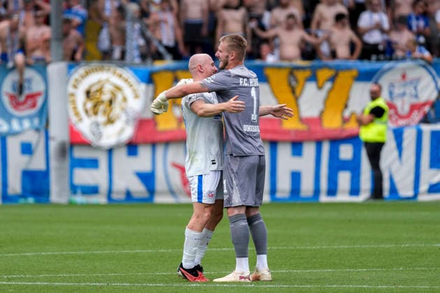 v.li.: Maximilian Krauß (Krauss, Rostock, 35), Luca Unbehaun (Torwart, Rostock, 1), Spieler vom F.C. Hansa Rostock, Jubel nach dem Schlusspfiff, Freude über den Sieg, Sieger, Gewinner, jubelt, jubeln, fröhlich, positiv, freut sich, freuen, optimistisch, Highlight, Action, Aktion, 09.08.2026, Sinsheim (Deutschland), Fussball, 3. Liga, TSG 1899 Hoffenheim II - Hansa Rostock, DFB DFL REGULATIONS PROHIBIT ANY USE OF PHOTOGRAPHS AS IMAGE SEQUENCES AND OR QUASI-VIDEO. *** From left: Maximilian Krauß Krauss, Rostock, 35, Luca Unbehaun (goalkeeper), Rostock, 1, players from FC Hansa Rostock, celebrating after the final whistle, joy over the victory, winners, celebrating, cheerful, positive, happy, optimistic, highlight, action, August 9, 2026, Sinsheim, Germany, soccer, 3rd League, TSG 1899 Hoffenheim II vs. Hansa Rostock, DFB and DFL regulations prohibit any use of photographs as image sequences and or quasi-video xozx