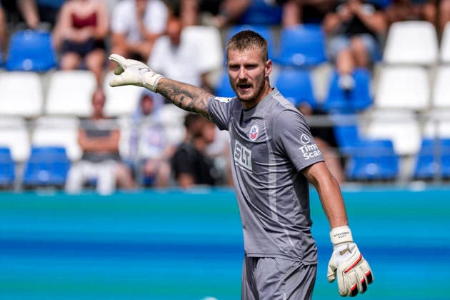 Luca Unbehaun (Torwart, Rostock, 1), gibt Anweisungen, gestikuliert, mit den Armen gestikulieren, Einzelbild, Einzelfoto, Aktion, Action, 09.08.2026, Sinsheim (Deutschland), Fussball, 3. Liga, TSG 1899 Hoffenheim II - Hansa Rostock, DFB DFL REGULATIONS PROHIBIT ANY USE OF PHOTOGRAPHS AS IMAGE SEQUENCES AND OR QUASI-VIDEO. *** Luca Unbehaun, goalkeeper, Rostock, 1, giving instructions, gesturing with his arms, single frame, single photo, action, 09 08 2026, Sinsheim, Germany, soccer, 3rd Division, TSG 1899 Hoffenheim II vs. Hansa Rostock, DFB and DFL regulations prohibit any use of photographs as image sequences and or quasi-video xozx