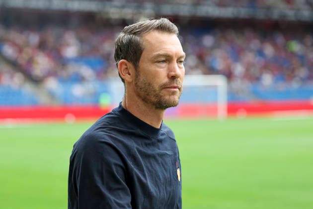 Stephan Lichtsteiner (FC Basel, Trainer) vor Spielbeginn , Schweiz, Fussball, Super League, 3.Spieltag, 2026 2027, FC Basel 1893 vs. FC Thun, 09.08.2026, Basel Sankt Jakob Park Schweiz *** Stephan Lichtsteiner, FC Basel, Coach before kickoff, Switzerland, Soccer, Super League, Matchday 3, 2026–2027, FC Basel 1893 vs. FC Thun, August 9, 2026, Basel, St. Jakob Park, Switzerland Copyright: xGrantxHubbsx