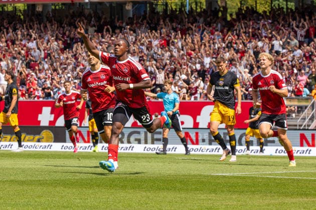 09.08.26 1. FC Nürnberg - SG Dynamo Dresden Deutschland, Nürnberg, 09.08.26, Fussball, 2. Bundesliga, 1. FC Nürnberg - SG Dynamo Dresden: Mohamed Ali Zoma (1. FC Nürnberg), Jubel Tor 1:0 Zoma. *** 08 26 09 1 FC Nuremberg vs. SG Dynamo Dresden Germany, Nuremberg, 08 26 09, Soccer, 2. Bundesliga, 1 FC Nuremberg vs. SG Dynamo Dresden Mohamed Ali Zoma 1 FC Nuremberg, Celebrating Goal 1-0 Zoma