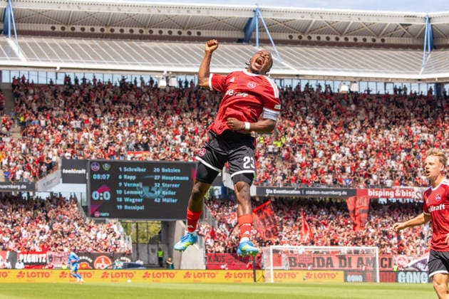 09.08.26 1. FC Nürnberg - SG Dynamo Dresden Deutschland, Nürnberg, 09.08.26, Fussball, 2. Bundesliga, 1. FC Nürnberg - SG Dynamo Dresden: Mohamed Ali Zoma (1. FC Nürnberg), Jubel Tor 1:0 Zoma. *** 08 26 09 1 FC Nuremberg vs. SG Dynamo Dresden Germany, Nuremberg, 08 26 09, Soccer, 2. Bundesliga, 1 FC Nuremberg vs. SG Dynamo Dresden Mohamed Ali Zoma 1 FC Nuremberg, Celebrating Goal 1-0 Zoma