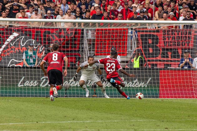 09.08.26 1. FC Nürnberg - SG Dynamo Dresden Deutschland, Nürnberg, 09.08.26, Fussball, 2. Bundesliga, 1. FC Nürnberg - SG Dynamo Dresden: Mohamed Ali Zoma (1. FC Nürnberg), Jubel Tor 3:0 Zoma, Elfmeter. *** August 26, 2009 1 FC Nuremberg vs. SG Dynamo Dresden Germany, Nuremberg, August 26, 2009, Soccer, 2. Bundesliga, 1. FC Nuremberg vs. SG Dynamo Dresden, Mohamed Ali Zoma (1. FC Nuremberg), celebrating a goal (3–0), Zoma, penalty kick