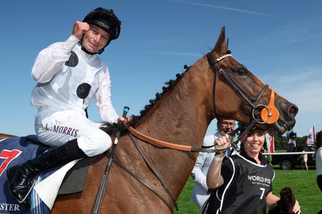 09.08.2026, Hoppegarten, Brandenburg, GER - Tiffany mit Luke Morris nach dem Sieg im 136. Grossen Preis von Berlin. Galopprennbahn Hoppegarten. () 260809D727HOPPEGARTEN.JPG *** August 9, 2026, Hoppegarten, Brandenburg, GER Tiffany with Luke Morris after winning the 136th Berlin Grand Prix at the Hoppegarten Racetrack 260809D727HOPPEGARTEN JPG