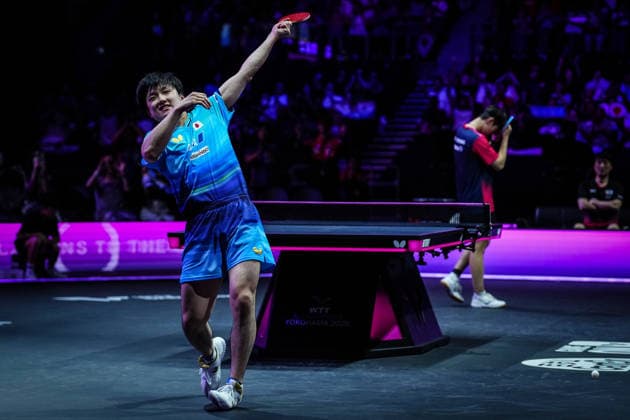 (260809) -- YOKOHAMA, Aug. 9, 2026 -- Harimoto Tomokazu (front) of Japan celebrates victory after the men s singles final match between Harimoto Tomokazu of Japan and Oh Junsung of South Korea at the WTT Champions Yokohama 2026 in Yokohama, Japan, Aug. 9, 2026. ) (SP)JAPAN-YOKOHAMA Table tennis, Tischtennis WTT CHAMPIONS YOKOHAMA-MEN S SINGLES JiaxHaocheng 
