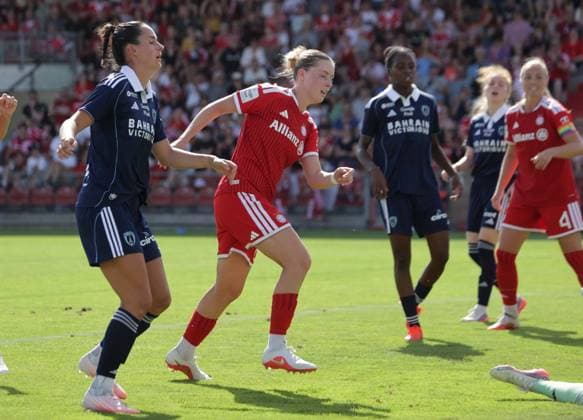 Bayerns 14 ALARA trifft ins Tor zum 2:0. Frauenfussball, Bayern - Paris. Frauenfußball, FC Bayern München Frauen - Paris FC, Testspiel, Vorbereitungsspiel zur Saison 2026-2027, am 9.08.2026 in Unterhaching, S P O R T P A R K U N T E R H A C H I N G, Deutschland. Quelle Copyright Credit : Oryk HAIST *** Bayern s No. 14, ALARA, scores the goal to make it 2–0 in women s soccer; Bayern Paris Women s Soccer, FC Bayern Munich Women vs. Paris FC; friendly match; preseason game for the 2026–2027 season; on August 9, 2026, in Unterhaching, S P O R T P A R K U N T E R H A C H I N G, Germany Source Copyright Credit Oryk HAIST xFUSSBALL-FCBFx