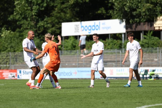 Fußball I Herren I Saison 2026 2027 I Regionalliga Nord I 2.Spieltag I FC St.Pauli II - Bremer SV I 09.08.2026 Siegjubel beim Bremer SV Norderstedt Edmund Plambeck Stadion Schleswig-Holstein Deutschland *** Soccer I Men s Team I 2026–2027 Season I Regionalliga Nord I Matchday 2 I FC St. Pauli II vs. Bremer SV I August 9, 2026 Celebration at Bremer SV s Edmund Plambeck Stadium in Norderstedt, Schleswig-Holstein, Germany Copyright: xLobeca RalfxHomburgx
