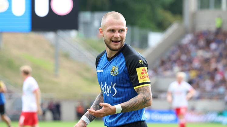 09.08.2026, xrekx, Fussball 3.Liga, 1.FC Saarbruecken - Rot-Weiss Essen v.l. Philip Noah Fahrner (1. FC Saarbruecken) enttaeuscht, enttäuscht, schaut enttaeuscht, niedergeschlagen, disappointed (DFL DFB REGULATIONS PROHIBIT ANY USE OF PHOTOGRAPHS as IMAGE SEQUENCES and or QUASI-VIDEO) Saarbruecken *** August 9, 2026, xrekx, Soccer 3rd Division, 1. FC Saarbrücken vs. Rot-Weiss Essen, photo by Philip Noah Fahrner: 1. FC Saarbrücken looks disappointed, looks disappointed, dejected, disappointed DFL DFB REGULATIONS PROHIBIT ANY USE OF PHOTOGRAPHS as IMAGE SEQUENCES and or QUASI-VIDEO Saarbrücken