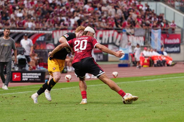 Ben Bobzien (Dynamo Dresden, 20) und Fynn Otto (1. FC Nuernberg, 20), GER, 1. FC Nuernberg vs. Dynamo Dresden, Fussball, 2. Bundesliga, 1. Spieltag, Saison 2026 2027, 09.08.2026, DFL REGULATIONS PROHIBIT ANY USE OF PHOTOGRAPHS AS IMAGE SEQUENCES AND OR QUASI-VIDEO, GER, 1. FC Nuernberg vs. Dynamo Dresden, Fussball, 2. Bundesliga, 1. Spieltag, Saison 2026 2027, 09.08.2026, Nuernberg *** Ben Bobzien, Dynamo Dresden, 20, and Fynn Otto, 1 FC Nuremberg, 20, GER, 1 FC Nuremberg vs. Dynamo Dresden, Soccer, 2. Bundesliga, Matchday 1, 2026–2027 Season, August 9, 2026, DFL regulations prohibit any use of photographs as image sequences and or quasi-video, GER, 1. FC Nuremberg vs. Dynamo Dresden, soccer, 2. Bundesliga, Matchday 1, 2026–2027 Season, August 9, 2026, Nuremberg Copyright: xEibner-Pressefoto MaxxVogelx EP_MVL