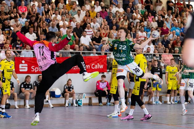 Erik PERSSON (FRISCH AUF! Goeppingen, 22) erzielt ein Tor, Aktion, Torwurf GER, FRISCH AUF! Goeppingen vs. TVB Stuttgart, Handball, Vorbereitung, Turnier, S-Cup Altensteig, Finale, Spielzeit 2026 2027, 09.08.2026, GER, FRISCH AUF! Goeppingen vs. TVB Stuttgart, Handball, Vorbereitung, Turnier, S-Cup Altensteig, Finale, Spielzeit 2026 2027, 09.08.2026, Altensteig *** Erik PERSSON, FRISCH AUF Goeppingen, No. 22, scores a goal, play, shot on goal, GER, FRISCH AUF Goeppingen vs. TVB Stuttgart, handball, preseason, tournament, S Cup Altensteig, final, 2026–2027 season, August 9, 2026, GER, FRISCH AUF Goeppingen vs. TVB Stuttgart, handball, preseason, tournament, S Cup Altensteig, final, 2026–2027 season, August 9, 2026, Altensteig Copyright: xEibnerxPressefoto OliverxSchmidtx EP_OST