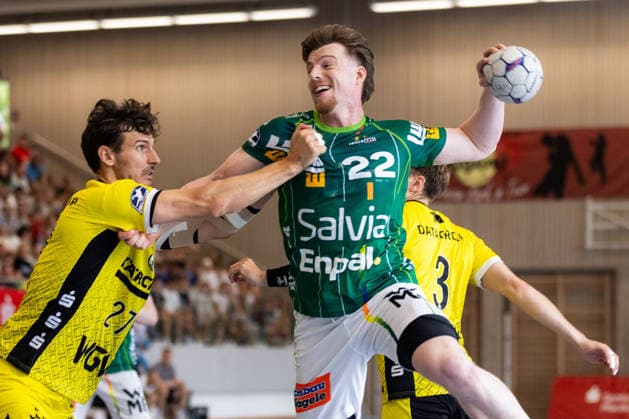 Erik PERSSON (FRISCH AUF! Goeppingen, 22) erzielt ein Tor, Aktion, Torwurf GER, FRISCH AUF! Goeppingen vs. TVB Stuttgart, Handball, Vorbereitung, Turnier, S-Cup Altensteig, Finale, Spielzeit 2026 2027, 09.08.2026, GER, FRISCH AUF! Goeppingen vs. TVB Stuttgart, Handball, Vorbereitung, Turnier, S-Cup Altensteig, Finale, Spielzeit 2026 2027, 09.08.2026, Altensteig *** Erik PERSSON, FRISCH AUF Goeppingen, No. 22, scores a goal, play, shot on goal, GER, FRISCH AUF Goeppingen vs. TVB Stuttgart, handball, preseason, tournament, S Cup Altensteig, final, 2026–2027 season, August 9, 2026, GER, FRISCH AUF Goeppingen vs. TVB Stuttgart, handball, preseason, tournament, S Cup Altensteig, final, 2026–2027 season, August 9, 2026, Altensteig Copyright: xEibnerxPressefoto OliverxSchmidtx EP_OST