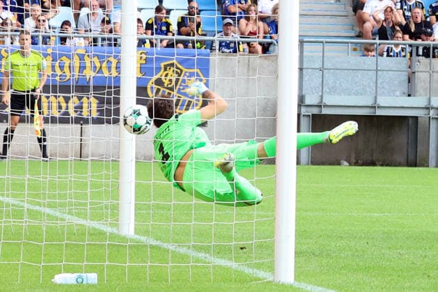 09.08.2026, xrekx, Fussball 3.Liga, 1.FC Saarbruecken - Rot-Weiss Essen v.l. Matteo Bignetti (1. FC Saarbruecken) Tor zum durch 0:1 Ben Huening (Rot-Weiss Essen) (DFL DFB REGULATIONS PROHIBIT ANY USE OF PHOTOGRAPHS as IMAGE SEQUENCES and or QUASI-VIDEO) Saarbruecken *** August 9, 2026, xrekx, Soccer 3rd Division, 1 FC Saarbrücken vs. Rot-Weiß Essen – Matteo Bignetti, 1 FC Saarbrücken, goal to make it 0–1, Ben Huening, Rot-Weiß Essen. DFL and DFB regulations prohibit any use of photographs as image sequences and or quasi-video. Saarbrücken