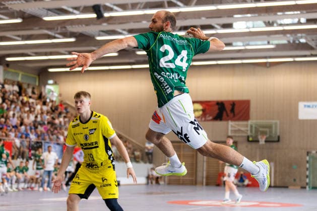 Marcel SCHILLER (FRISCH AUF! Goeppingen, 24) erzielt ein Tor, Aktion, Torwurf GER, FRISCH AUF! Goeppingen vs. TVB Stuttgart, Handball, Vorbereitung, Turnier, S-Cup Altensteig, Finale, Spielzeit 2026 2027, 09.08.2026, GER, FRISCH AUF! Goeppingen vs. TVB Stuttgart, Handball, Vorbereitung, Turnier, S-Cup Altensteig, Finale, Spielzeit 2026 2027, 09.08.2026, Altensteig *** Marcel SCHILLER, FRISCH AUF Goeppingen, No. 24, scores a goal, play, shot on goal, GER, FRISCH AUF Goeppingen vs. TVB Stuttgart, handball, preseason, tournament, S Cup Altensteig, final, 2026–2027 season, August 9, 2026, GER, FRISCH AUF Goeppingen vs. TVB Stuttgart, handball, preseason, tournament, S Cup Altensteig, final, 2026–2027 season, August 9, 2026, Altensteig Copyright: xEibnerxPressefoto OliverxSchmidtx EP_OST