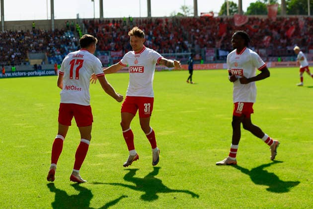 Fußball 3. Liga 01. Spieltag 1. FC Saarbrücken - Rot-Weiss Essen am 09.08..2026 im Ludwigspark in Saarbrücken Torjubel Rot-Weiss Essen Semir Telalovic ( Rot-Weiss Essen ) *** Soccer, 3rd Division, Matchday 1: FC Saarbrücken vs. Rot-Weiss Essen on August 9, 2026, at Ludwigspark in Saarbrücken. Rot-Weiss Essen celebrates a goal. Semir Telalovic, Rot-Weiss Essen