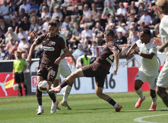 Branimir Hrgota (St. Pauli), Mathias Rasmussen (St. Pauli) Fussball, 2.Liga, Saison 2026-2027 Herren, FC St.Pauli gegen Greuther Fuerth, 1-1 DFL REGULATIONS PROHIBIT ANY USE OF PHOTOGRAPHS AS IMAGE SEQUENCES AND OR QUASI-VIDEO. *** Branimir Hrgota, St. Pauli; Mathias Rasmussen, St. Pauli Soccer; 2nd Division; 2026–2027 Men’s Season; FC St. Pauli vs. Greuther Fürth, 1–1. DFL regulations prohibit any use of photographs as image sequences and or quasi-video.