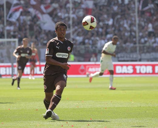 Joel Chima Fujita (St. Pauli) Fussball, 2.Liga, Saison 2026-2027 Herren, FC St.Pauli gegen Greuther Fuerth, 1-1 DFL REGULATIONS PROHIBIT ANY USE OF PHOTOGRAPHS AS IMAGE SEQUENCES AND OR QUASI-VIDEO. *** Joel Chima Fujita, St. Pauli Soccer, 2nd Division, 2026–2027 Men s Season, FC St. Pauli vs. Greuther Fürth, 1–1. DFL regulations prohibit any use of photographs as image sequences and or quasi-video.
