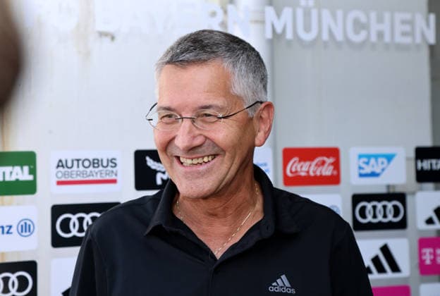 Fussball, Frauen, Saison 2026 2027, FC Bayern München - Paris FC, Freundschaftsspiel, Testspiel, Sportpark Unterhaching Herbert Hainer, Präsident (FC Bayern München) im Interview Kopf, Portrait *** Soccer, Women, 2026–2027 Season, FC Bayern Munich vs. Paris FC, Friendly Match, Exhibition Match, Sportpark Unterhaching, Interview with Herbert Hainer, President of FC Bayern Munich, Profile, Portrait