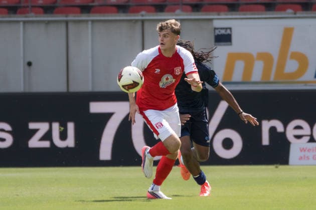 Fabrice Hartmann (HFC, 11), Ken Tchouangue (CFC, 20), Hallescher FC vs. Chemnitzer FC, Fussball, Regionalliga Nordost, 4. Spieltag, Saison 2026 27, 09.08.2026 Halle Leuna Chemie Stadion ST Deutschland *** Fabrice Hartmann (HFC), 11, Ken Tchouangue (CFC), 20, Hallescher FC vs. Chemnitzer FC, Soccer, Northeast Regional League, Matchday 4, 2026–27 Season, August 9, 2026, Halle Leuna Chemie Stadium, ST Deutschland
