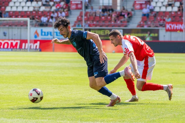 Maurizio Grimaldi (CFC, 23), Marius Hauptmann (HFC, 23), Hallescher FC vs. Chemnitzer FC, Fussball, Regionalliga Nordost, 4. Spieltag, Saison 2026 27, 09.08.2026 Halle Leuna Chemie Stadion ST Deutschland *** Maurizio Grimaldi (CFC), 23, Marius Hauptmann (HFC), 23, Hallescher FC vs. Chemnitzer FC, Soccer, Northeast Regional League, Matchday 4, 2026–27 Season, August 9, 2026, Halle Leuna Chemie Stadium, ST Deutschland