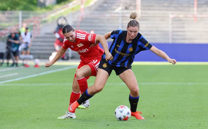 Antonia Halverkamps, Karolina Lea Vilhjalmsdottir Zweikampf Spielszene Aktion Fußball Fussball Testspiel Frauen Damen Bundesliga Saison 2026 2027 09.08.2026 1.FC Union Berlin FCU vs Inter Mailand DFL regulations prohibit any use of photographs as image sequences and or quasi-video *** Antonia Halverkamps, Karolina Lea Vilhjalmsdottir, one-on-one, game scene, action, sports, soccer, women’s soccer, friendly match, Women’s Bundesliga, 2026–2027 season, September 8, 2026, 1. FC Union Berlin (FCU) vs. Inter Milan. DFL regulations prohibit any use of photographs as image sequences and or quasi-video