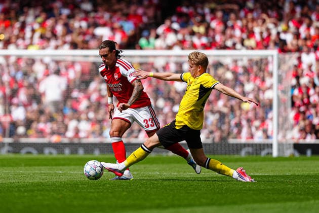 Riccardo Calafiori (FC Arsenal, 33), Daniel Svensson (Borussia Dortmund, 24) GER, FC Arsenal vs. Borussia Dortmund, Fußball, Emirates Cup 2026, Saison 2026 2027, 09.08.2026 GER, FC Arsenal vs. Borussia Dortmund, Fußball, Emirates Cup 2026, Saison 2026 2027, 09.08.2026 London *** Riccardo Calafiori, Arsenal FC, 33, Daniel Svensson, Borussia Dortmund, 24 (GER), Arsenal FC vs. Borussia Dortmund, Soccer, Emirates Cup 2026, 2026–2027 Season, August 9, 2026 GER, FC Arsenal vs. Borussia Dortmund, Soccer, Emirates Cup 2026, 2026–2027 Season, August 9, 2026 London Copyright: xEibner-Pressefoto MarcelxvonxFehrnx EP_MFN_P