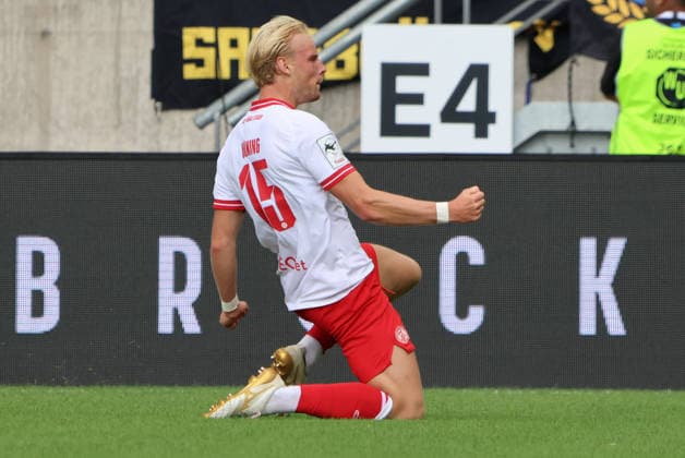 09.08.2026, Fussball, Herren, 3. Liga, Saison 2026 2027, 1. FC Saarbrücken - Rot-Weiss Essen, Torjubel zum 0:1, Torschütze: Ben Hüning (Rot-Weiss Essen) Saarbrücken Ludwigsparkstadion Saarland Deutschland (DEU) *** August 9, 2026, Soccer, Men s, 3rd Division, 2026–2027 Season, 1 FC Saarbrücken vs. Rot-Weiss Essen, Goal celebration after the 0–1, Goal scorer: Ben Hüning, Rot-Weiss Essen, Saarbrücken, Ludwigsparkstadion, Saarland, Germany, DEU Copyright: xSebastianxBachx