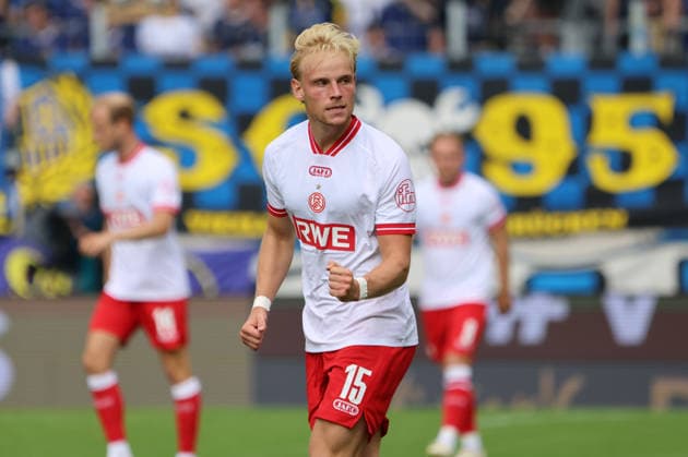 09.08.2026, Fussball, Herren, 3. Liga, Saison 2026 2027, 1. FC Saarbrücken - Rot-Weiss Essen, Torjubel zum 0:1, Torschütze: Ben Hüning (Rot-Weiss Essen) Saarbrücken Ludwigsparkstadion Saarland Deutschland (DEU) *** August 9, 2026, Soccer, Men s, 3rd Division, 2026–2027 Season, 1 FC Saarbrücken vs. Rot-Weiss Essen, Goal celebration after the 0–1, Goal scorer: Ben Hüning, Rot-Weiss Essen, Saarbrücken, Ludwigsparkstadion, Saarland, Germany, DEU Copyright: xSebastianxBachx