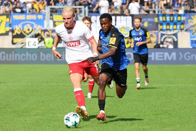 09.08.2026, Fussball, Herren, 3. Liga, Saison 2026 2027, 1. FC Saarbrücken - Rot-Weiss Essen, Abdenko Nankishi (1. FC Saarbrücken), Ben Hüning (Rot-Weiss Essen) Saarbrücken Ludwigsparkstadion Saarland Deutschland (DEU) *** August 9, 2026, Soccer, Men s, 3rd Division, 2026–2027 Season, 1 FC Saarbrücken vs. Rot-Weiss Essen, Abdenko Nankishi (1 FC Saarbrücken), Ben Hüning (Rot-Weiss Essen), Saarbrücken, Ludwigsparkstadion, Saarland, Germany, DEU Copyright: xSebastianxBachx