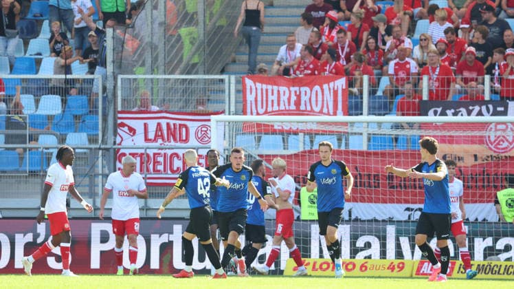 09.08.2026, xrekx, Fussball 3.Liga, 1.FC Saarbruecken - Rot-Weiss Essen v.l. Mladen Cvjetinovic (1. FC Saarbruecken) erzielt das Tor, Treffer, scores the goal zum 1:2 (DFL DFB REGULATIONS PROHIBIT ANY USE OF PHOTOGRAPHS as IMAGE SEQUENCES and or QUASI-VIDEO) Saarbruecken *** August 9, 2026, xrekx, Soccer 3rd Division, 1. FC Saarbrücken vs. Rot-Weiß Essen, Mladen Cvjetinovic, 1. FC Saarbrücken scores the goal, goal, scores the goal to make it 1–2. DFL and DFB regulations prohibit any use of photographs as image sequences and or quasi-video. Saarbrücken