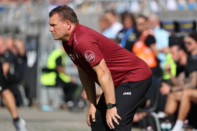 09.08.2026, Fussball, Herren, 3. Liga, Saison 2026 2027, 1. FC Saarbrücken - Rot-Weiss Essen, Trainer Uwe Koschinat (Rot-Weiss Essen) Saarbrücken Ludwigsparkstadion Saarland Deutschland (DEU) *** August 9, 2026, Soccer, Men s, 3rd Division, 2026–2027 Season, 1 FC Saarbrücken vs. Rot-Weiss Essen, Coach Uwe Koschinat, Rot-Weiss Essen, Saarbrücken, Ludwigsparkstadion, Saarland, Germany, DEU Copyright: xSebastianxBachx