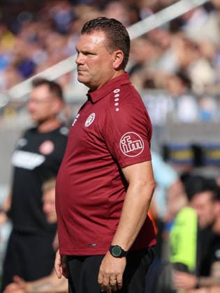 09.08.2026, Fussball, Herren, 3. Liga, Saison 2026 2027, 1. FC Saarbrücken - Rot-Weiss Essen, Trainer Uwe Koschinat (Rot-Weiss Essen) Saarbrücken Ludwigsparkstadion Saarland Deutschland (DEU) *** August 9, 2026, Soccer, Men s, 3rd Division, 2026–2027 Season, 1 FC Saarbrücken vs. Rot-Weiss Essen, Coach Uwe Koschinat, Rot-Weiss Essen, Saarbrücken, Ludwigsparkstadion, Saarland, Germany, DEU Copyright: xSebastianxBachx