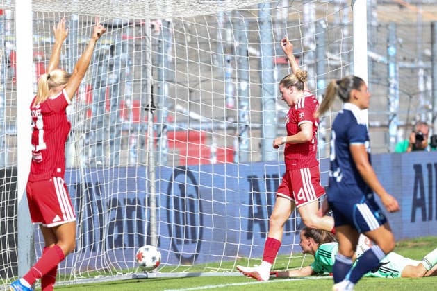 Jubel zum Tor zum 2:0 durch Alara Sehitler (FC Bayern Muenchen, 14), GER, FC Bayern Muenchen vs. Paris FC, Fussball, Testspiel, Saison 2026 2027, 09.08.2026, GER, FC Bayern Muenchen vs. Paris FC, Fussball, Testspiel, Saison 2026 2027, 09.08.2026 Unterhaching *** Celebration following Alara Sehitler s goal to make it 2–0, FC Bayern Munich, 14, GER, FC Bayern Munich vs. Paris FC, Soccer, Friendly, 2026–2027 Season, August 9, 2026, GER, FC Bayern Munich vs. Paris FC, Soccer, Friendly, 2026–2027 Season, August 9, 2026, Unterhaching Copyright: xEibner-Pressefoto JennixMaulx EP_JML